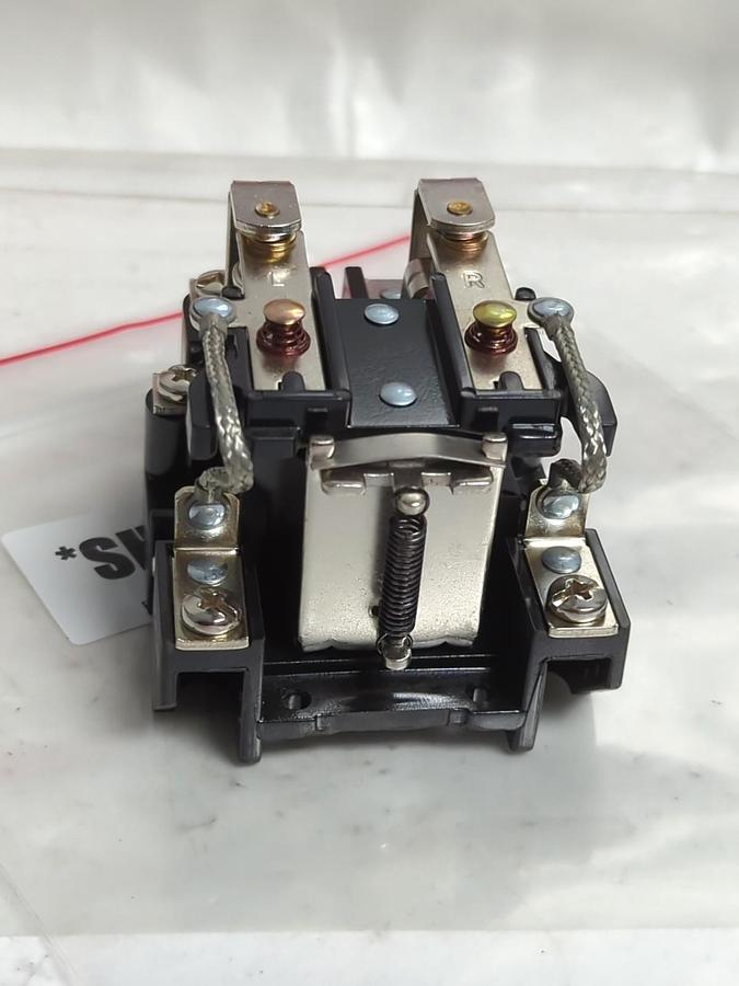 EATON,9575H3D000,SERIES D CONTACTOR 600V 60HZ 550V 50HZ NOS