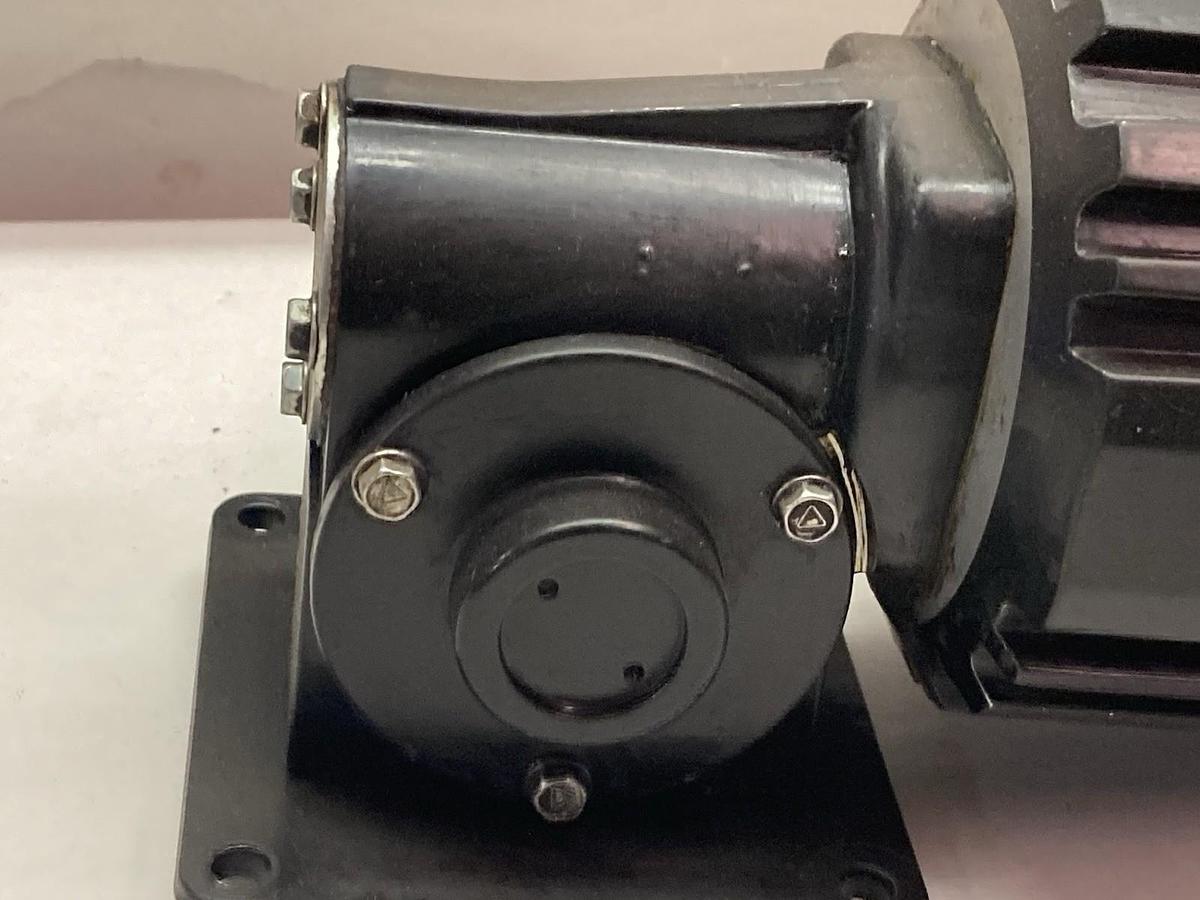 Used Bodine,34R4BFCI-3F,1-Phase Gear Motor 1/15Hp 113rpm Ratio 15:1