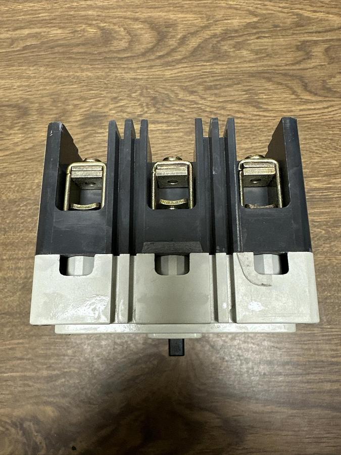 Cutler Hammer,HMCP030H1C,3 Pole 600VAC-250VDC 30 Amp Breaker NEW
