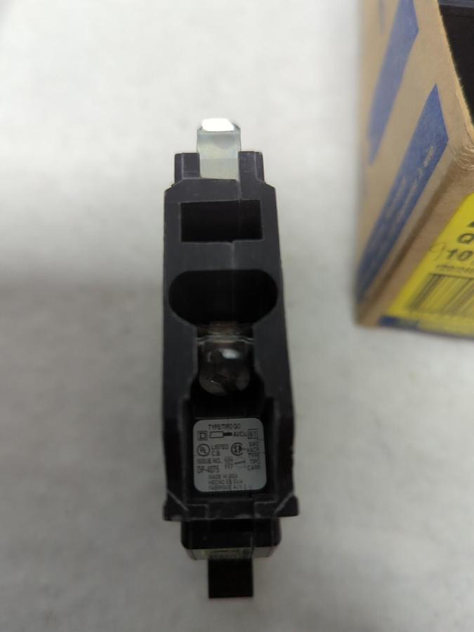 SQUARE D,Q0120,PLUG-ON CIRCUIT BREAKER 1-POLE 20 AMP PACK OF 8 NEW