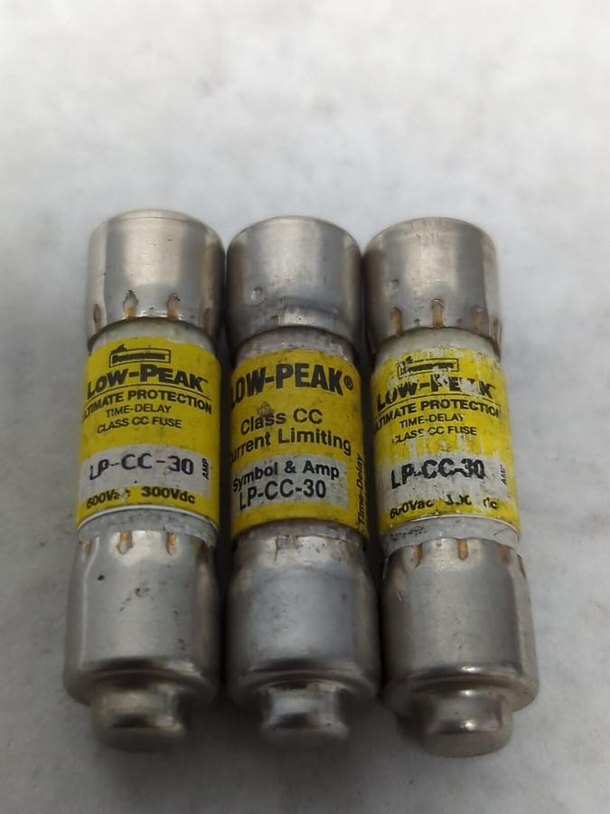 COOPER BUSSMANN,LP-CC-30,LOW-PEAK 30 AMP FUSE LOT OF 3 FUSES
