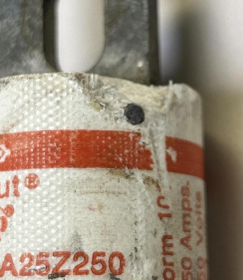 Used GOULD SHAWMUT,A25Z250,AMP TRAP FUSE 250A 250V LOT OF 2