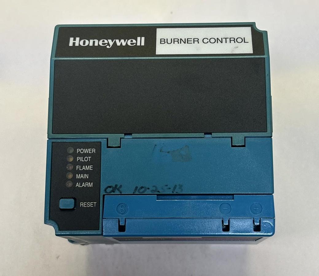 Used HONEYWELL,RM7890A1015,ULTRAVIOLET FLAME AMPLIFIER BURNER CONTROL UNIT