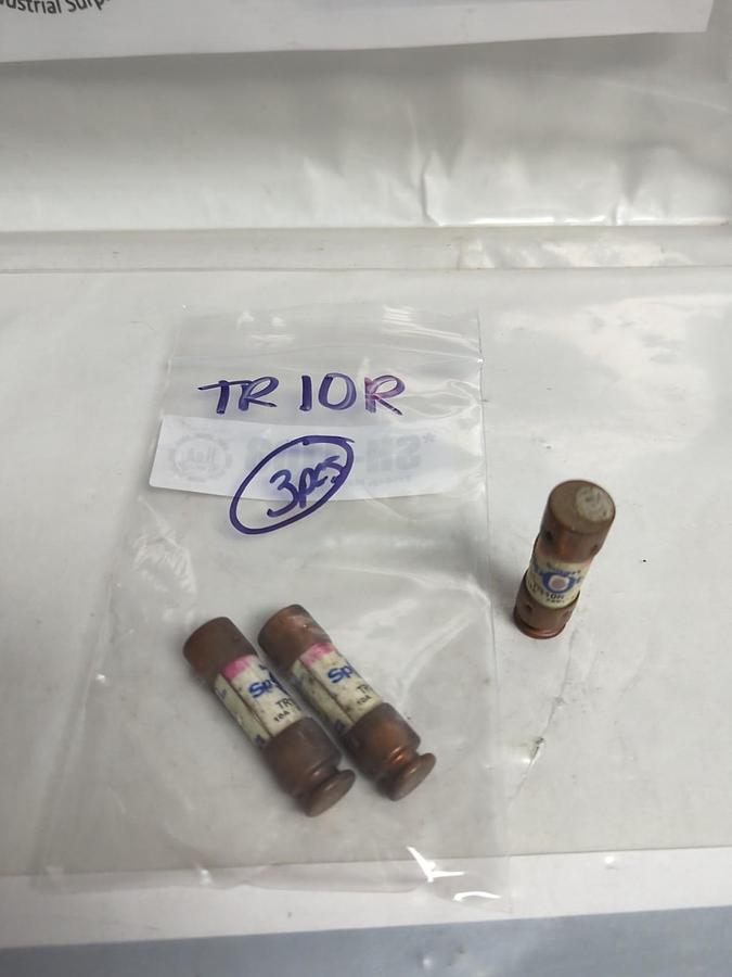 Used FERRAZ SHAWMUT,TR10R,TRI-ONIC SMART SPOT 10 AMP FUSE LOT OF 3 PRE-OWNED