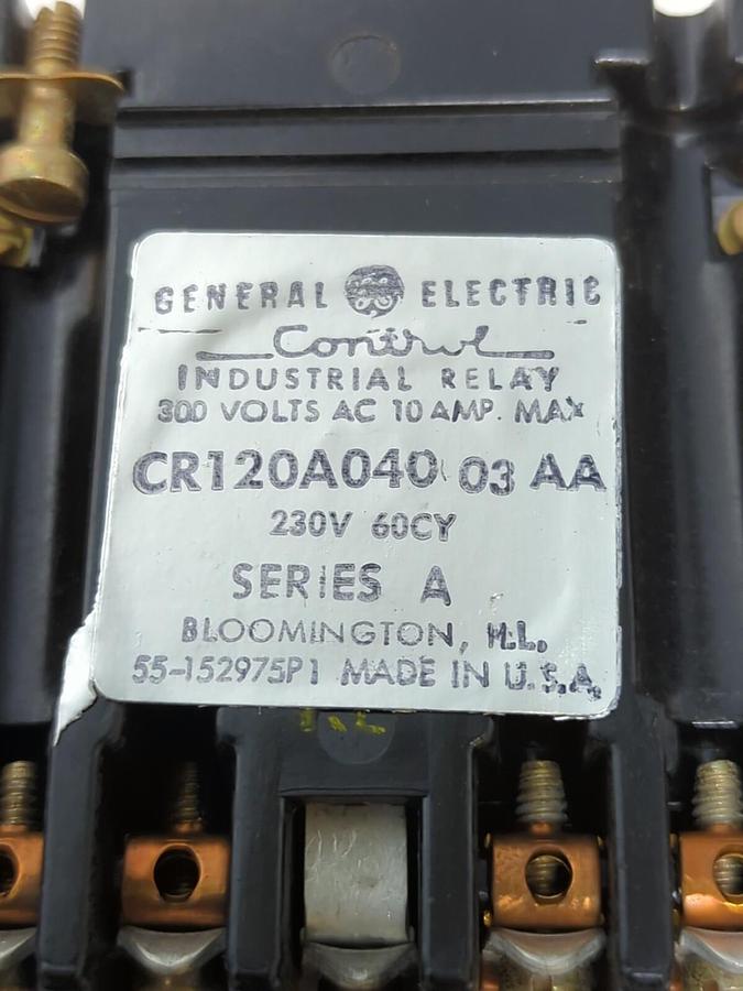 GENERAL ELECTRIC,CR120A04003AA,RELAY 300V NOS