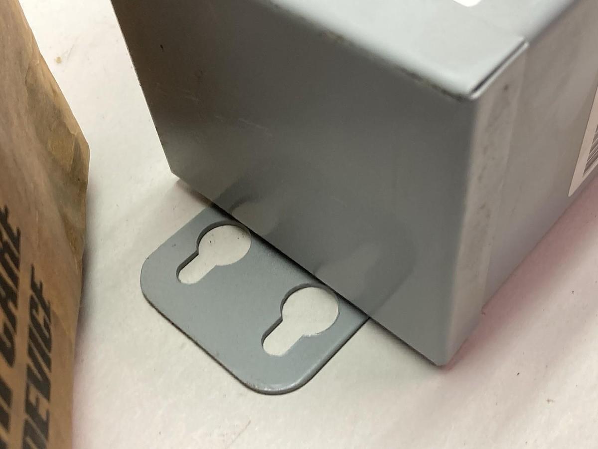 Eaton Cutler-Hammer,S10N06A83N,Single Phase Transformer 60hz 0.150KVA 16/32V