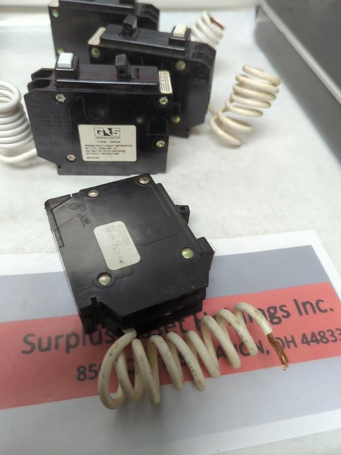 Used GENERAL SWITCH,20GFGA,CIRCUIT BREAKER 20 AMP 1-POLE LOT OF 4 PRE-OWNED
