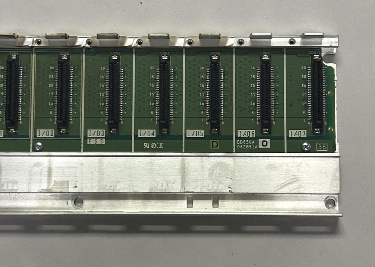 Used MITSUBISHI,Q38B,8 SLOTS PLC RACK