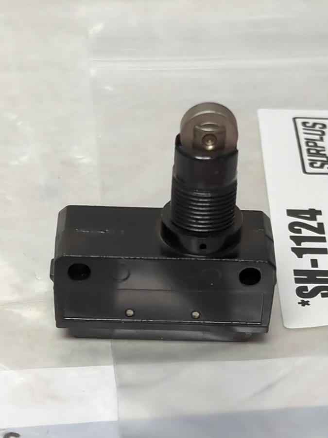Used YAMATAKE,SL1-A2,ROLLER LIMIT SWITCH5A-125.250VAC 1/10HP PRE-OWNED