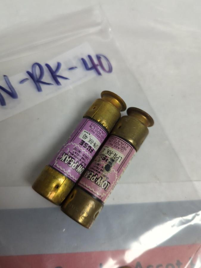 Used COOPER BUSSMANN,LPN-RK-40,LOW-PEAK 40 AMP FUSE LOT OF 2 PRE-OWNED
