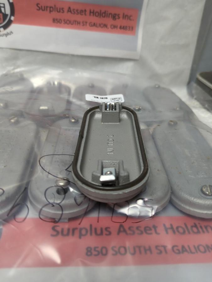 Used APPLETON,470F,CONDUIT BODY COVER WITH GASKET 1-1/4 INCH LOT OF 10 PRE-OWNED