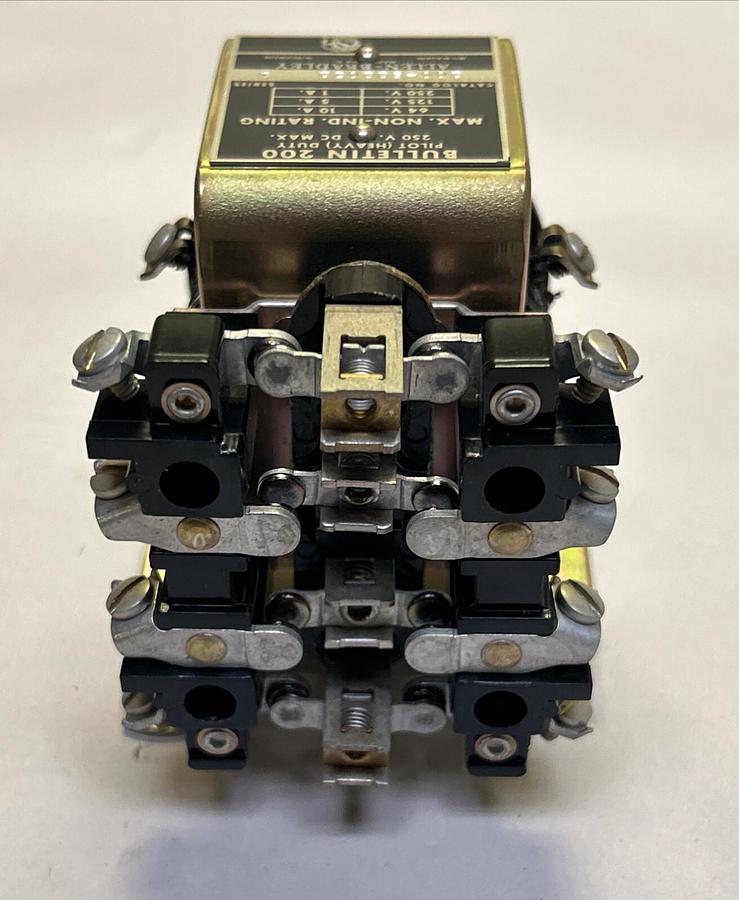 ALLEN BRADLEY,200-E220Z2,RELAY 250VDC NOS