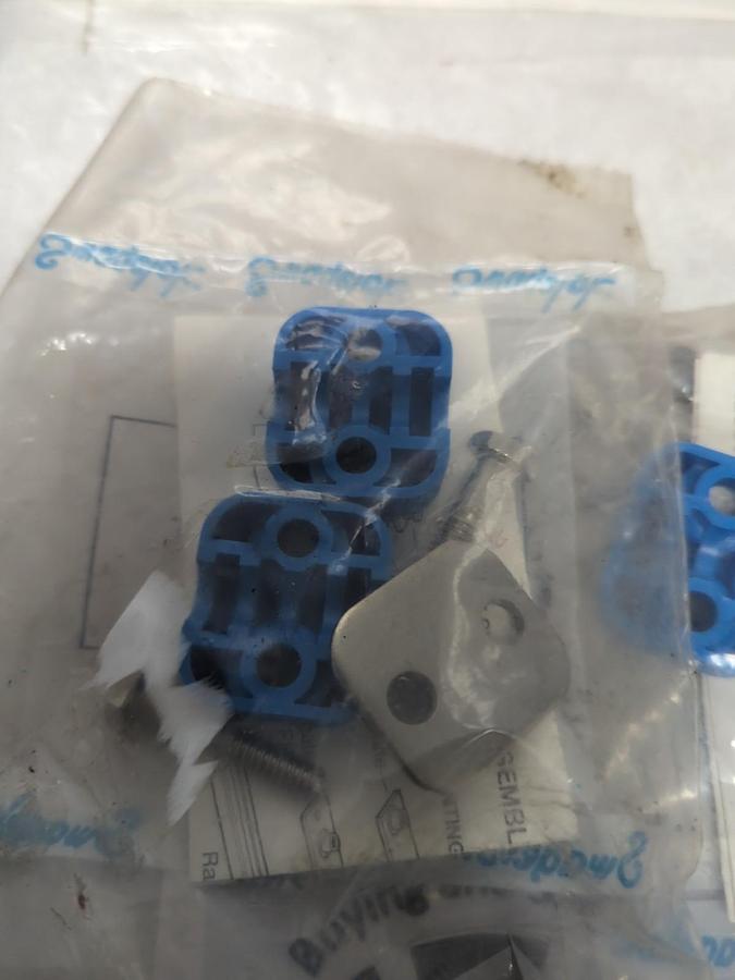 SWAGELOK,304-S1-PP-6T,SUPPORT KIT LOT OF 3 NOS