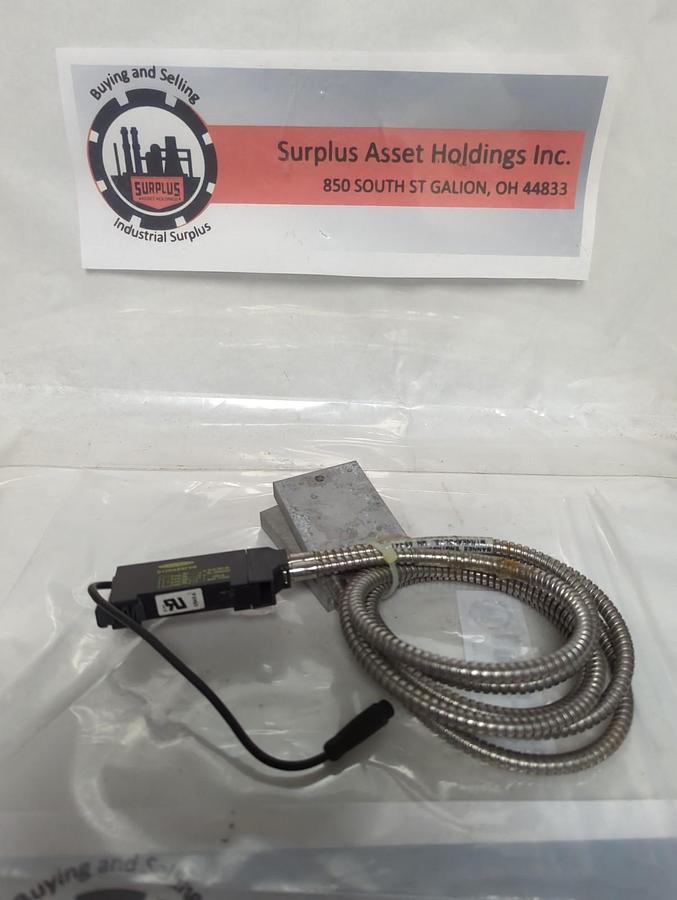 Used BANNER,D12DAB5FVQ,SENSOR WITH FIBER OPTIC CABLE ASSEMBLY PRE-OWNED