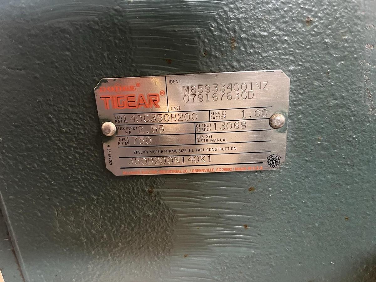 Used DODGE,140C350B200,TIGEAR SPEED REDUCER RATIO 200 INPUT 2.5HP 1750RPM 2-1/8" SHAF