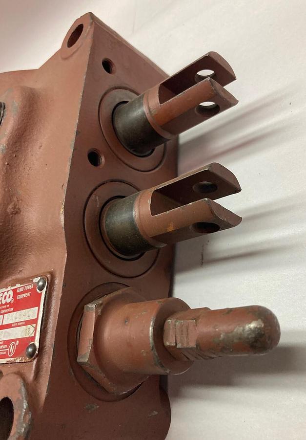 Used Hydreco,V4SS28E,2-Spool Hydraulic Valve