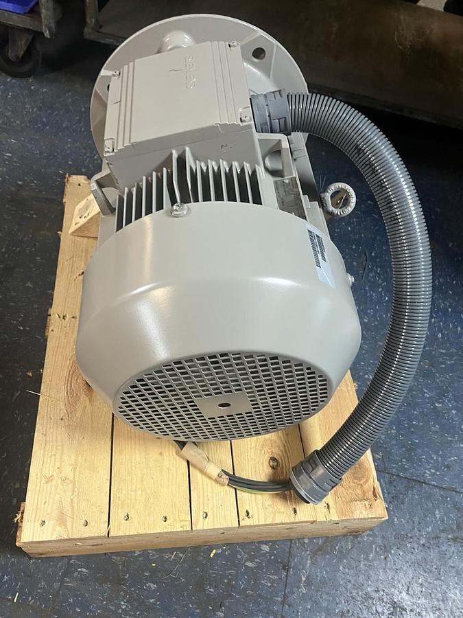 Used SIEMENS,1LA9163-2LA51-ZT00,MOTOR 11kW 2950RPM 500V 50Hz 3PH IEC160
