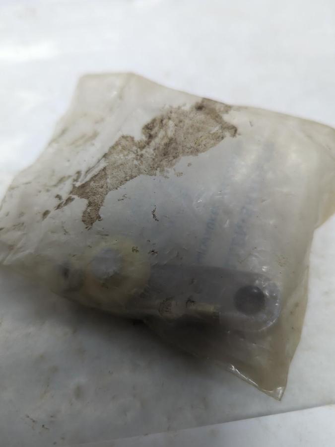 ALLEN BRADLEY,802T-W1E,FIXED LEVER NYLON ROLLER 3/4 X 9/32 INCH NOS