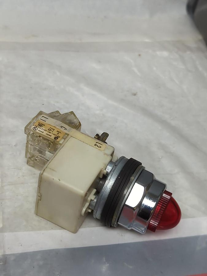 Used SQUARE D,9001 KM1,SERIES E RED PILOT GE 755 LAMP PRE-OWNED