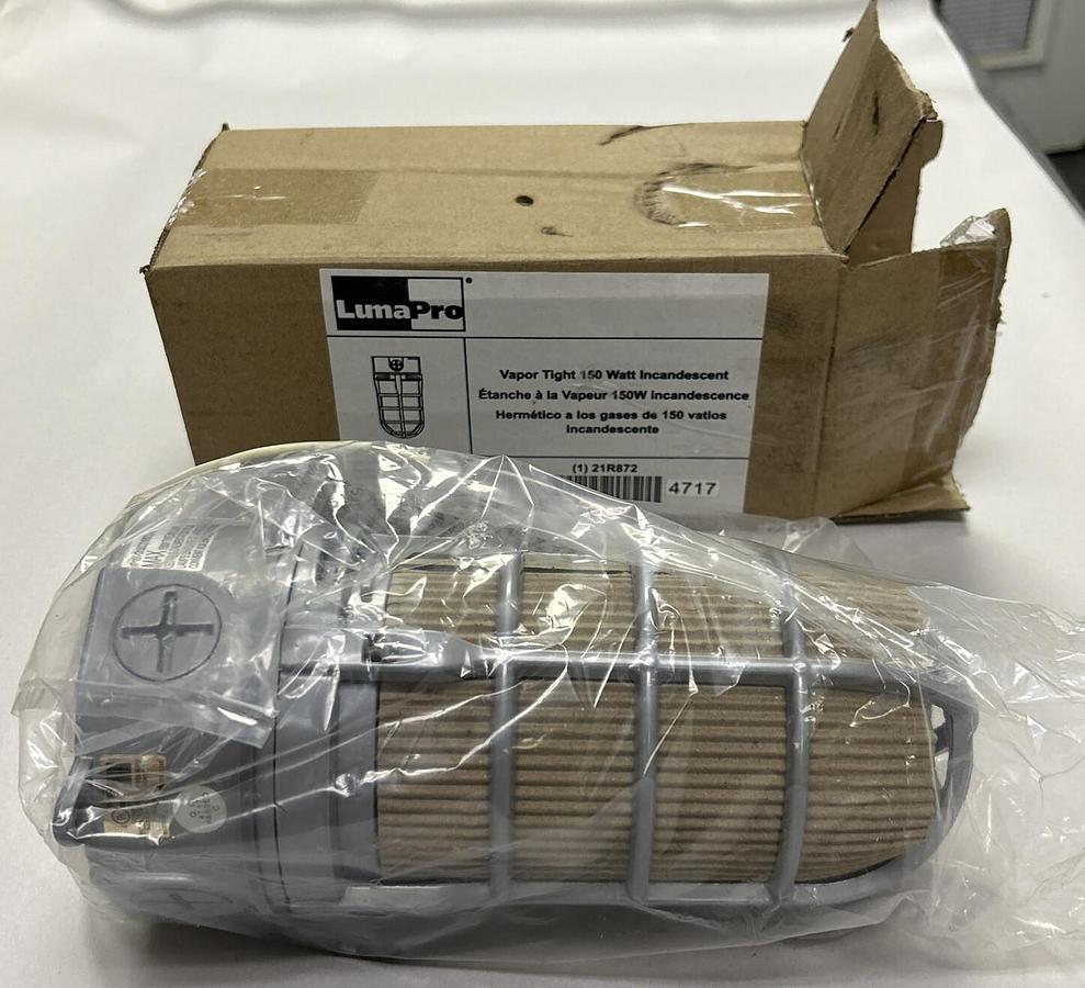 Used LUMAPRO,21R872,VAPOR TIGHT LIGHT FIXTURE NEW