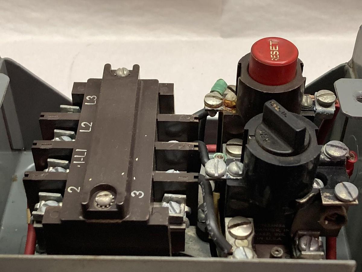 Used Cutler-Hammer,9586,3-Pole A-C Automatic Starter Size 00