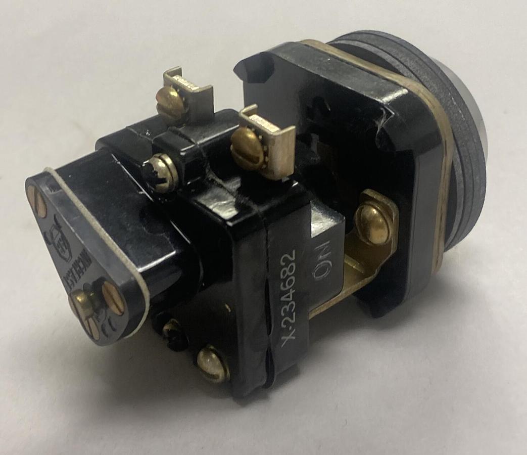 ALLEN-BRADLEY,800T-A2T,SER A PUSH BUTTON FLUSH HEAD BLACK NOS