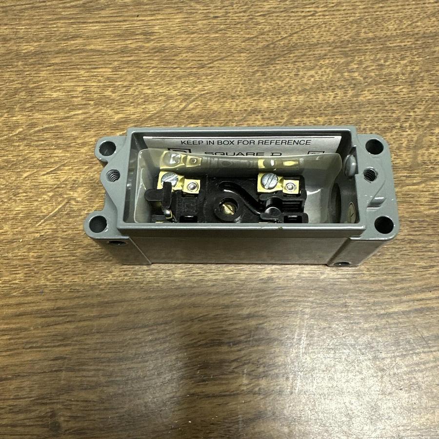 Square D,9007-AW16,Plug in Limit Switch Box Only NEW