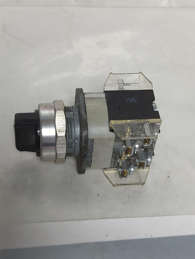 Used ALLEN BRADLEY,800T-J2,SERIES T SELECTOR SWITCH PRE-OWNED