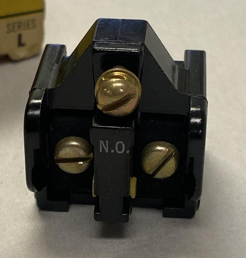 ALLEN BRADLEY,1495-F1,SER L AUXILIARY CONTACT SIZE0-5 NOS