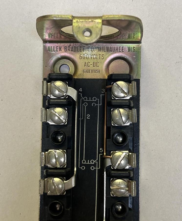 Used ALLEN BRADLEY,3SF1,PUSH BUTTON SLOW / FAST / STOP