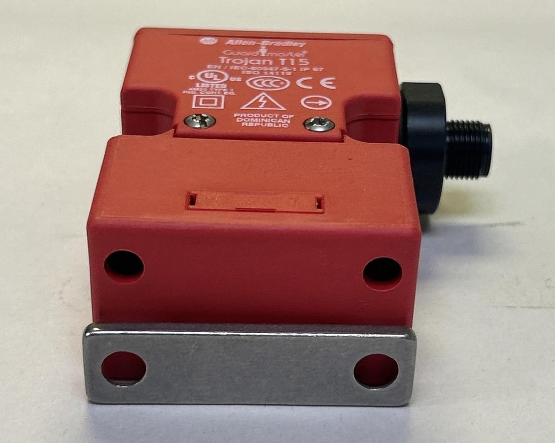 Used ALLEN BRADLEY,440K-T11475,INTERLOCK SWITCH