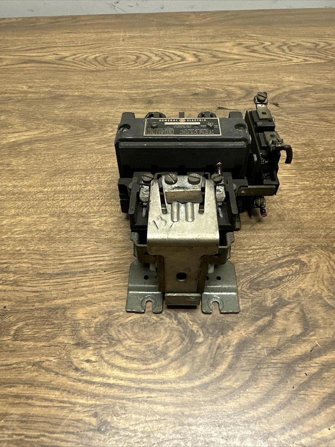 Used GE,CR2811C102Q,Size 1 Starter