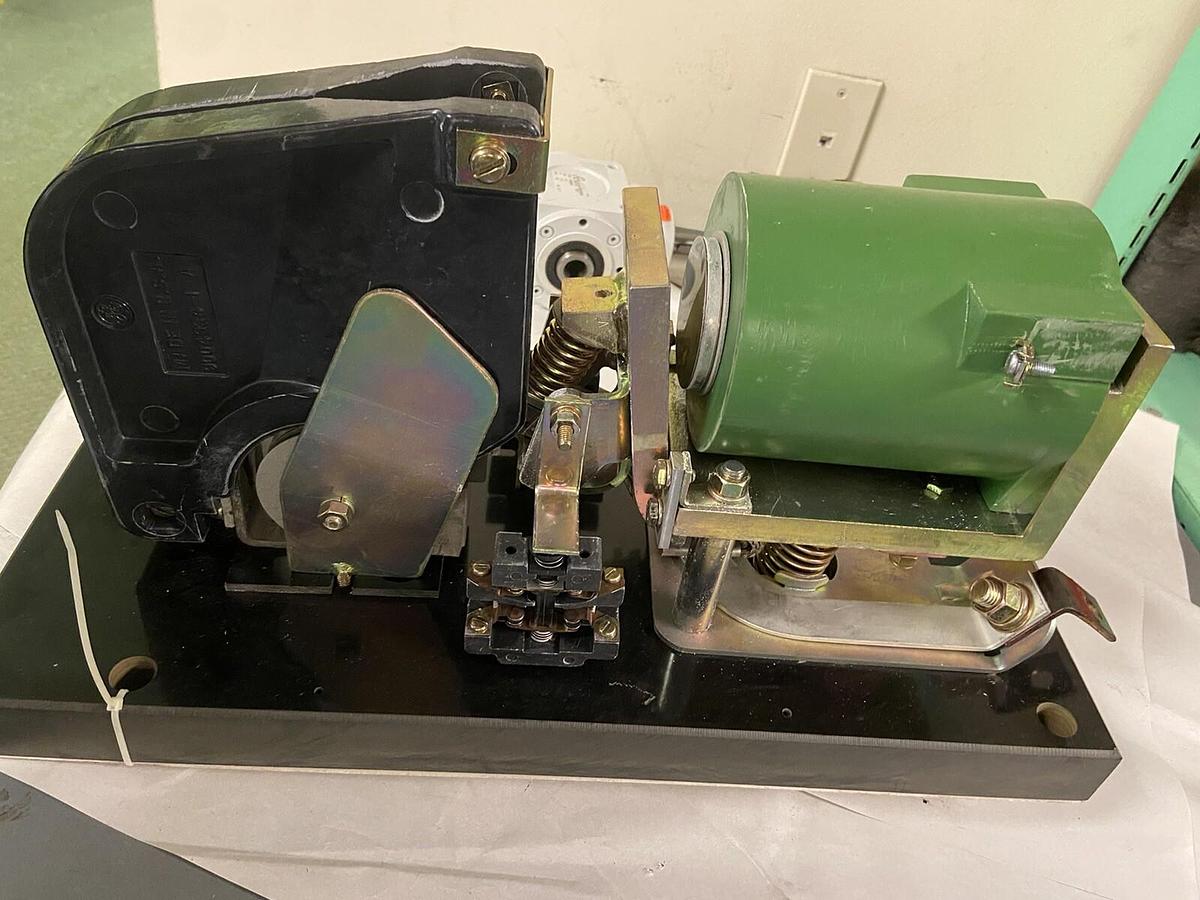 GE General Electric,IC2800-Y106A26K,300A DC Contactor 600V Line 115VDC Coil