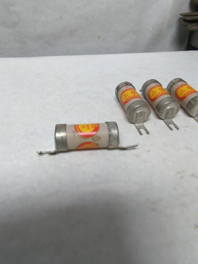 Used ENGLISH ELECTRIC,CIA10,BOLT ON FUSE 10 AMP 600V LOT OF 4 PRE-OWNED