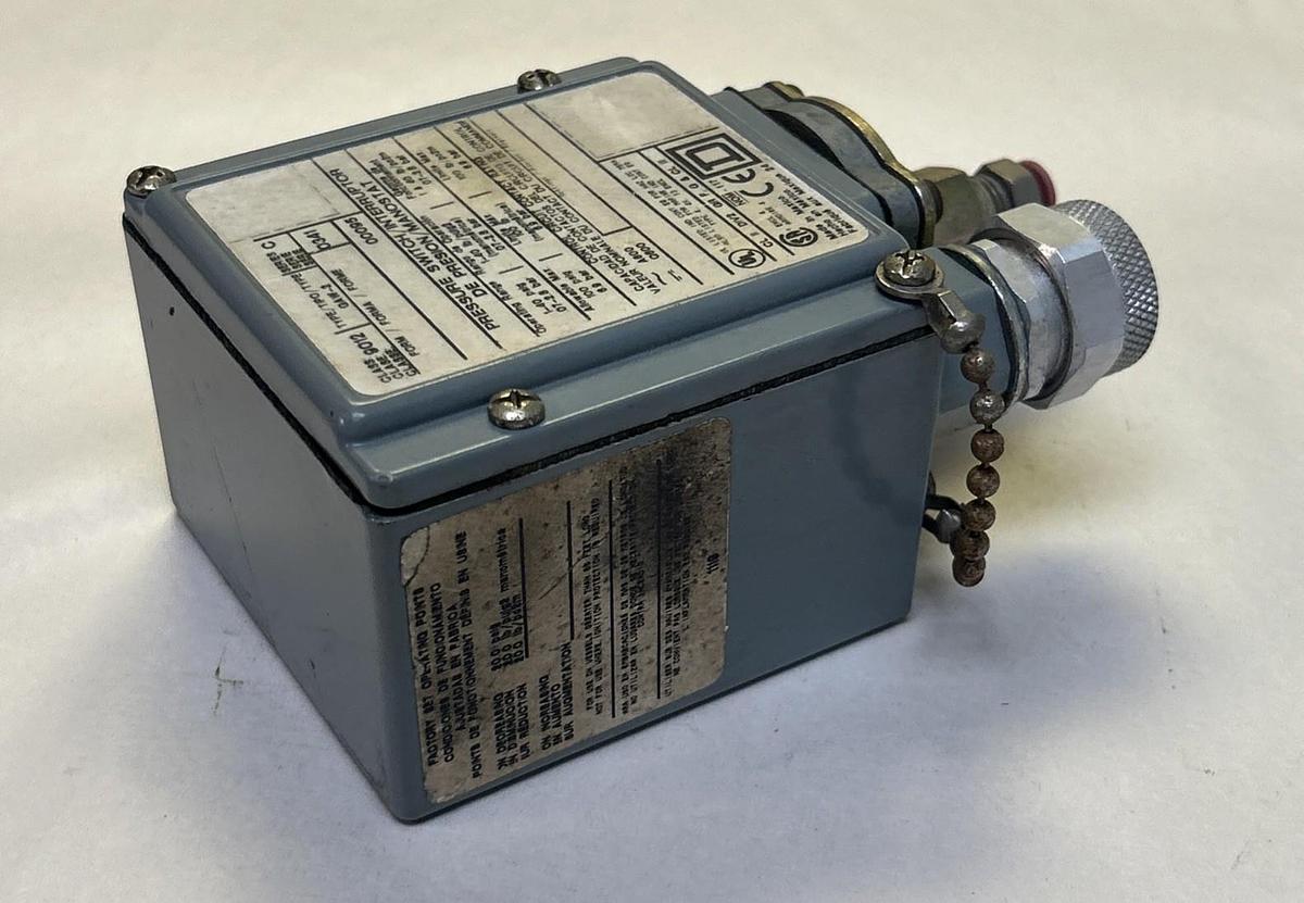 Used SQUARE D,9012GAW2,PRESSURE SWITCH