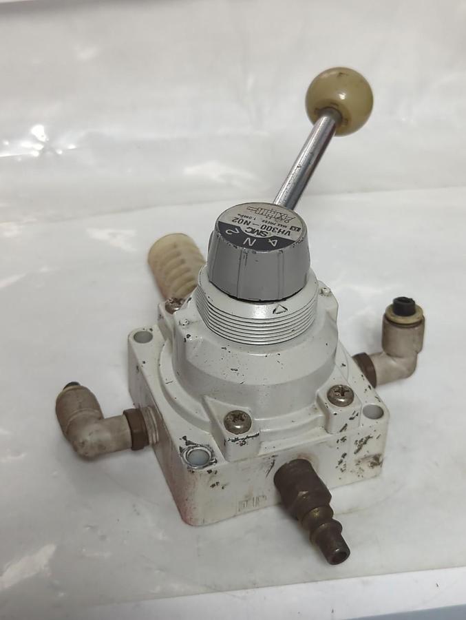 Used SMC,VH300-N02,HAND VALVE PRE-OWNED