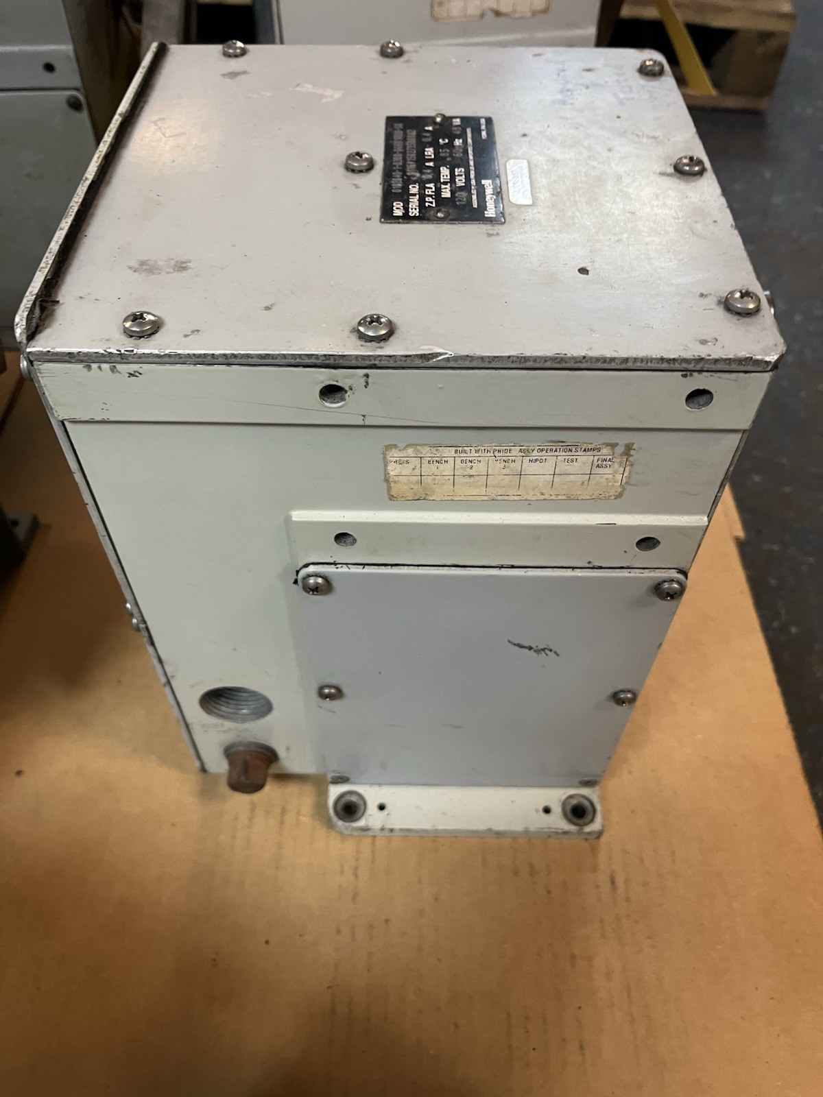 Used HONEYWELL,0102640-1-200-00010000-00,TEMPERATURE CONTROLLER