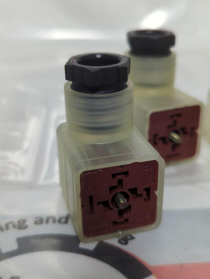 Used HIRSCHMANN,12B GDM,SOLENOID VALVE CONNECTOR FEMALE LOT OF 4 PRE-OWNED