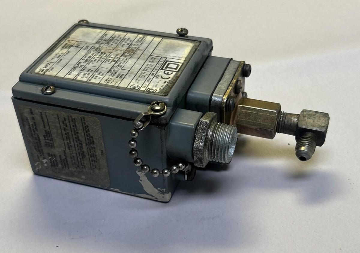 Used SQUARE D,9012GAW5,PRESSURE SWITCH