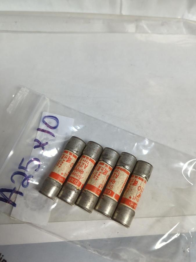 Used GOULD SHAWMUT,A25X10,AMP-TRAP 10 AMP FUSE LOT OF 5 PRE-OWNED