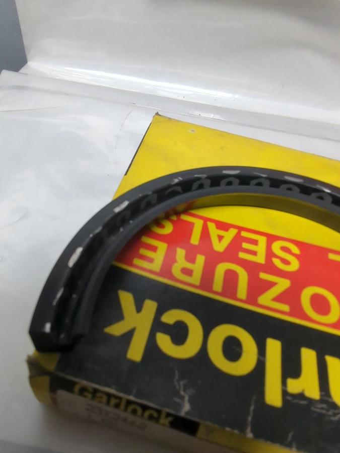 GARLOCK KLOZURE,23X2462,OIL SEAL 3.75 X 4.75 X 0.5 NOS