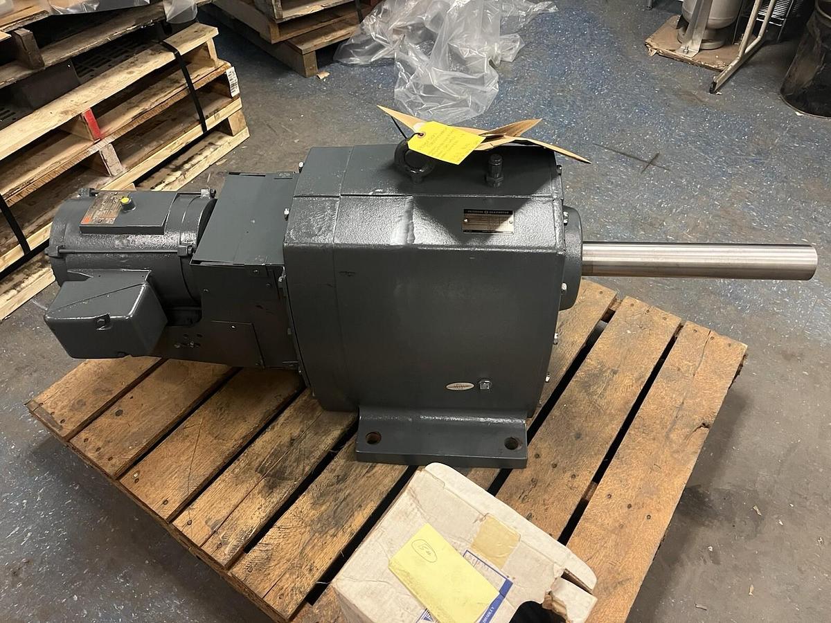 Used PATERSON,NB669ZB1UA87A01,GEARMOTOR 9.49 RATIO OUTPUT 183.8 RPM 5HP  SHAFT 2.5"