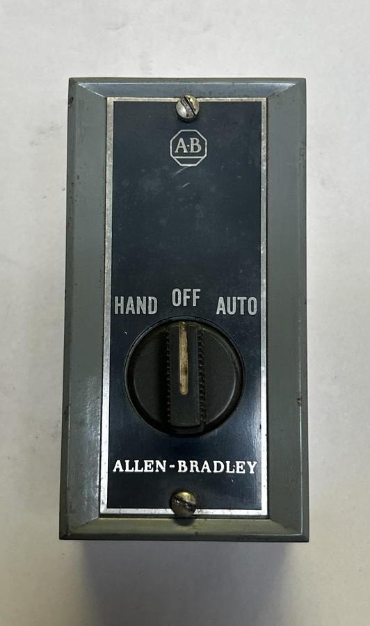 Used ALLEN BRADLEY,800S-R3SX,SELECTOR SWITCH STATION
