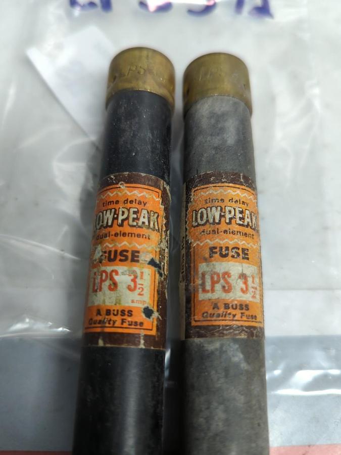 Used COOPER BUSSMANN,LPS-3-1/2,LOW-PEAK 3-1/2 AMP FUSE LOT OF 2 PRE-OWNED