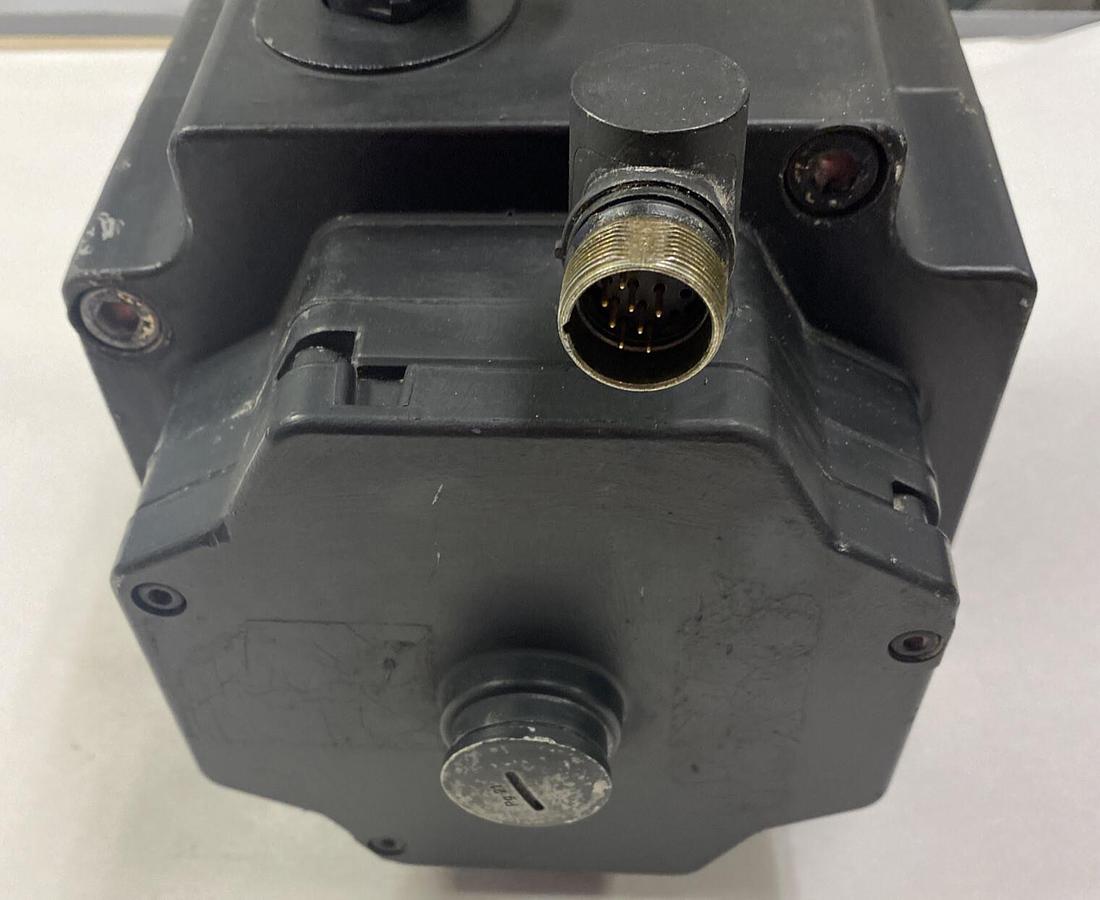 Used KUKA,1FK6100-8AF91-1ZZ9-ZS09,BRUSHLESS SERVO MOTOR 9.5A 156V 3000/4200RPM