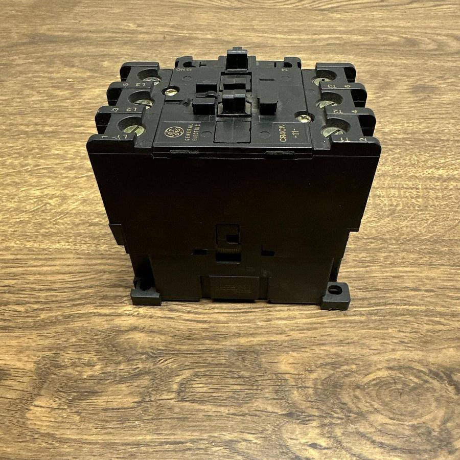 Used GE,CR4CH,Contactor with AC Coil Voltage 120V 20 amp Aux Contact