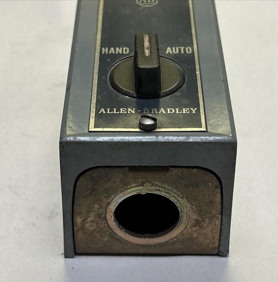 Used ALLEN BRADLEY,800S-R3SX,SELECTOR SWITCH STATION