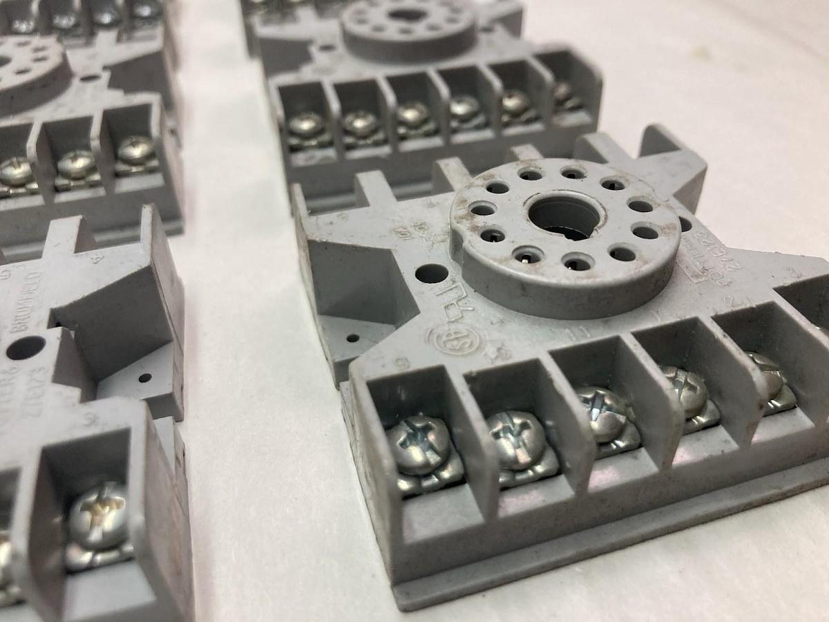 Used Potter & Brumfield,27E123,Relay Socket 11 Pin Round LOT OF 6