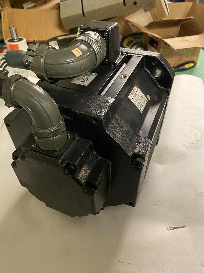 Used Yaskawa,USADED-22YR32,Servo Motor 2.2kW 16.6A 2000RPM