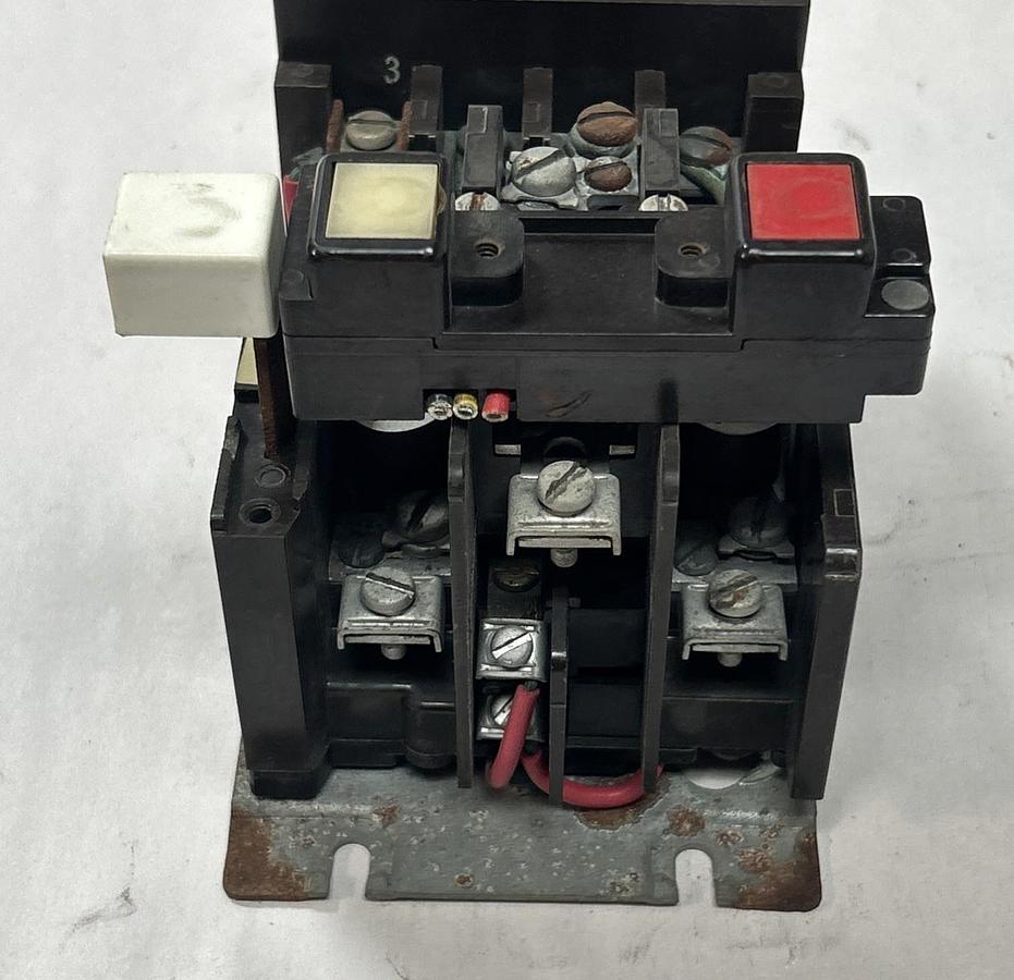 Used CUTLER-HAMMER,A10AG0,MOTOR STARTER SIZE 00